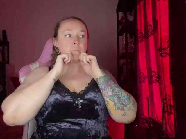 NylonQueen webcam