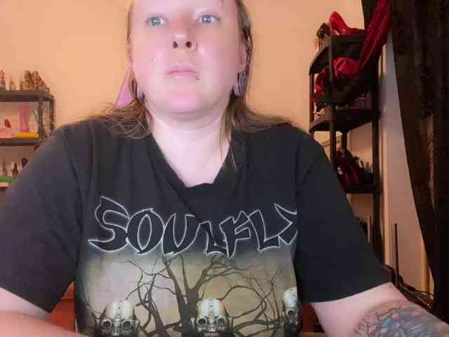 NylonQueen webcam