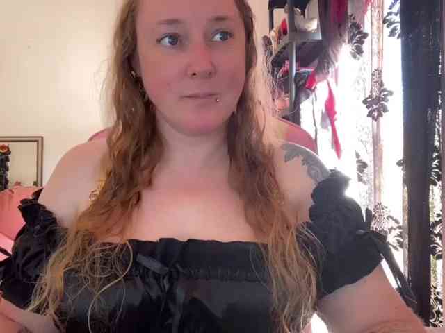 NylonQueen webcam