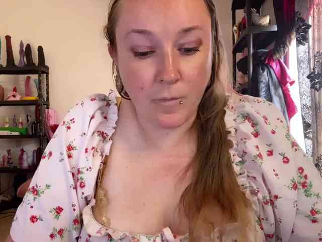 NylonQueen webcam