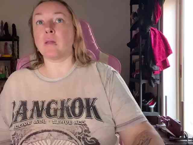 NylonQueen webcam