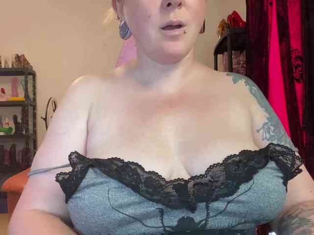 NylonQueen webcam