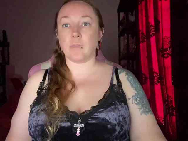 NylonQueen webcam