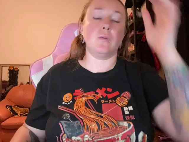 NylonQueen webcam