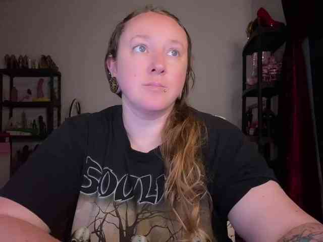 NylonQueen webcam