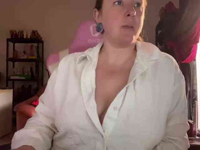 NylonQueen webcam