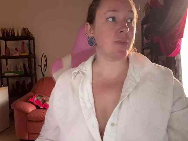 NylonQueen webcam