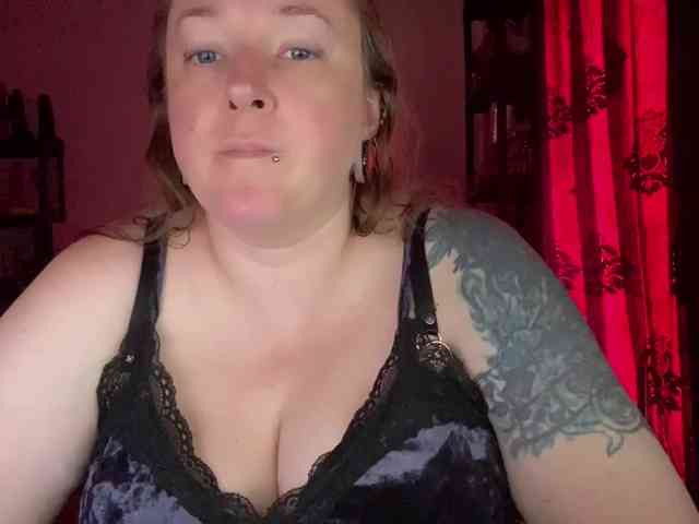 NylonQueen webcam