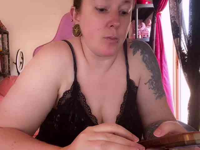 NylonQueen webcam