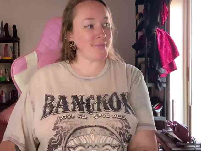 NylonQueen webcam
