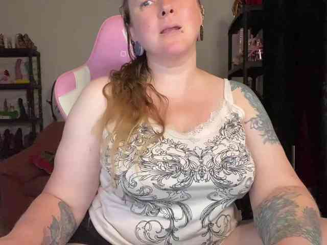 NylonQueen webcam