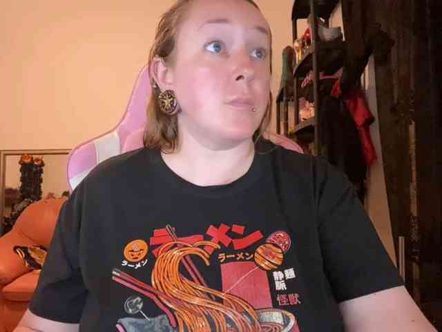 NylonQueen webcam