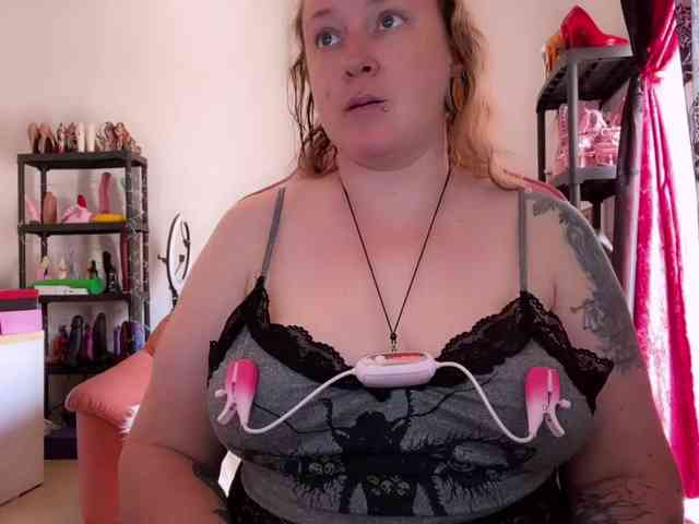NylonQueen webcam