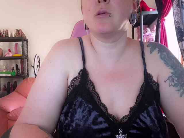 NylonQueen webcam
