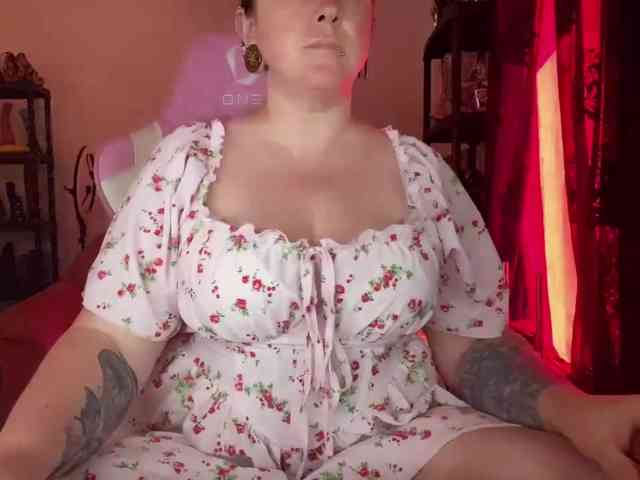 NylonQueen webcam