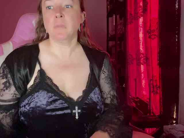 NylonQueen webcam