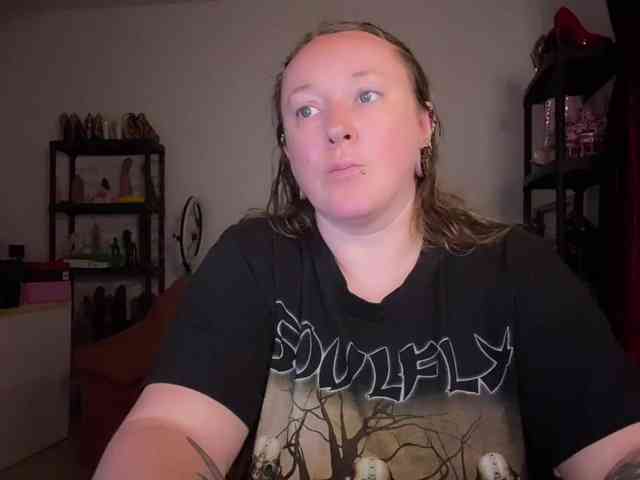 NylonQueen webcam