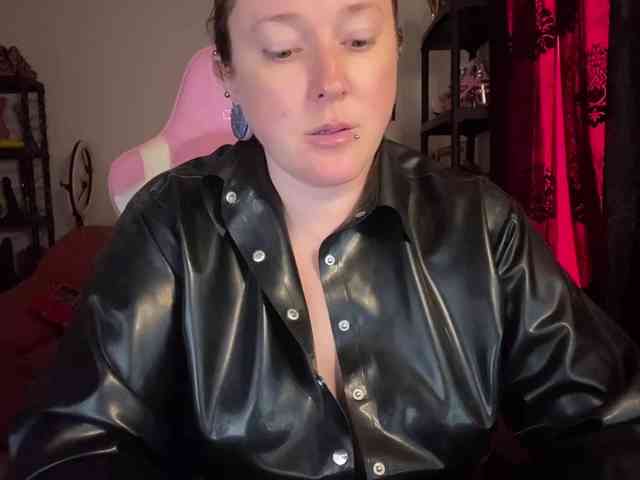NylonQueen webcam