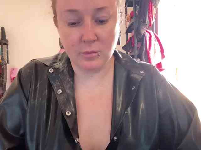 NylonQueen webcam