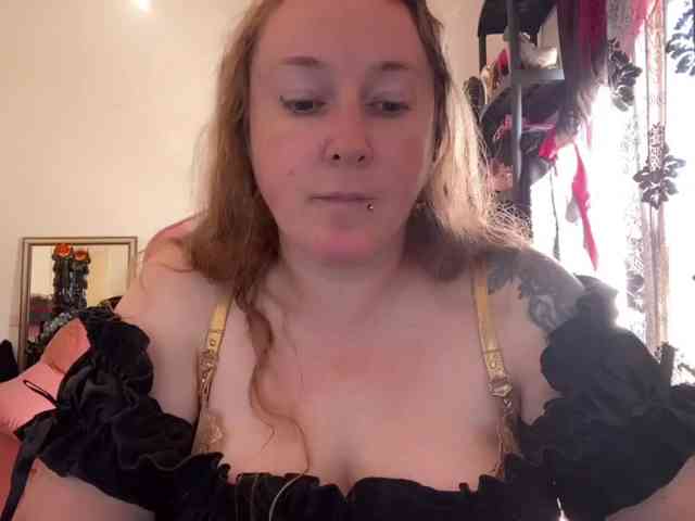 NylonQueen webcam