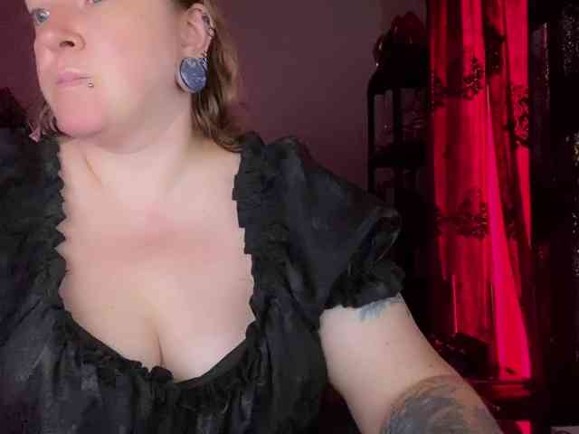 NylonQueen webcam
