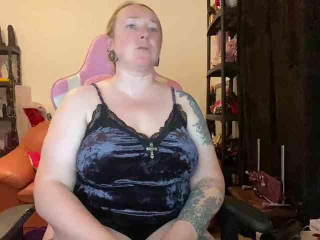NylonQueen webcam
