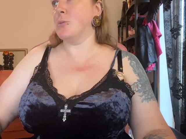 NylonQueen