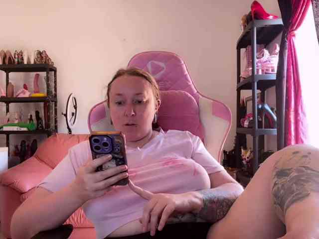 NylonQueen webcam