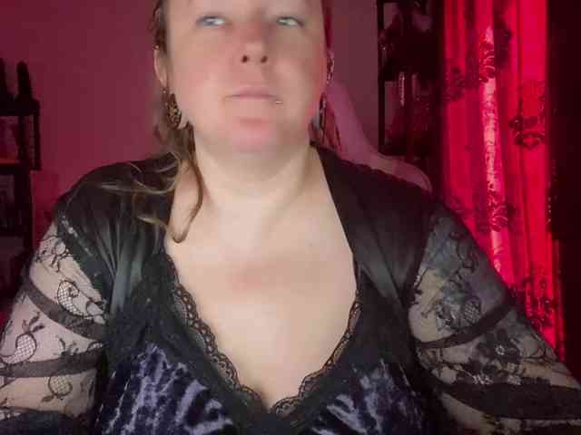 NylonQueen webcam