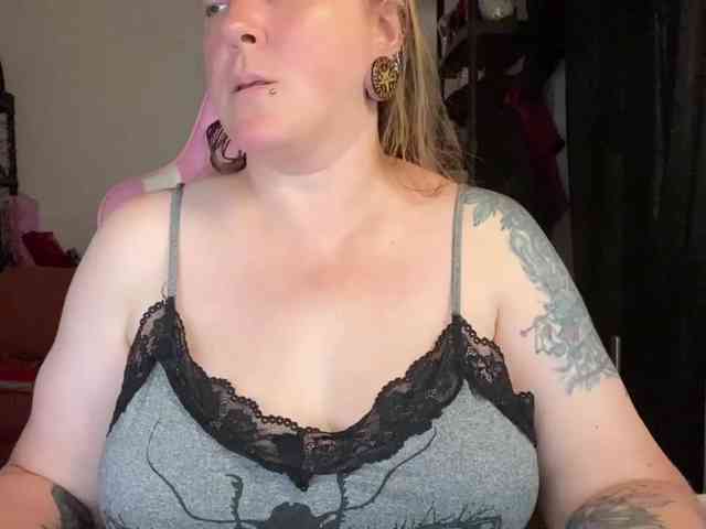 NylonQueen webcam