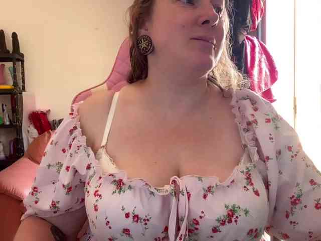 NylonQueen webcam