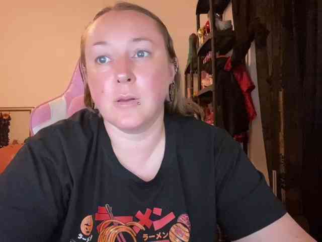 NylonQueen webcam