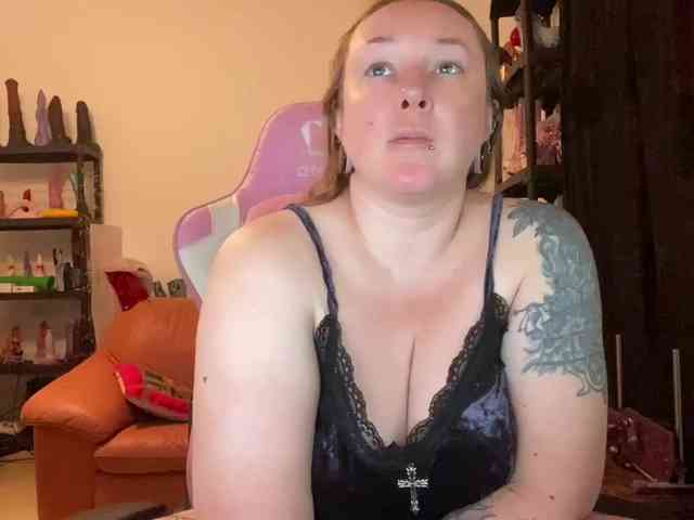 NylonQueen webcam