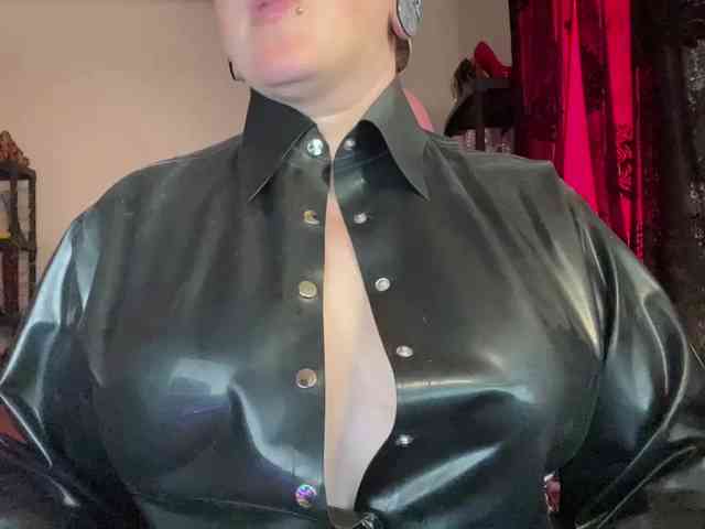 NylonQueen webcam