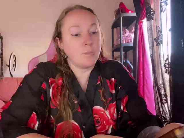 NylonQueen webcam