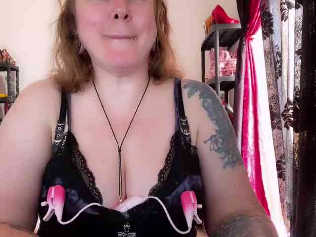NylonQueen webcam