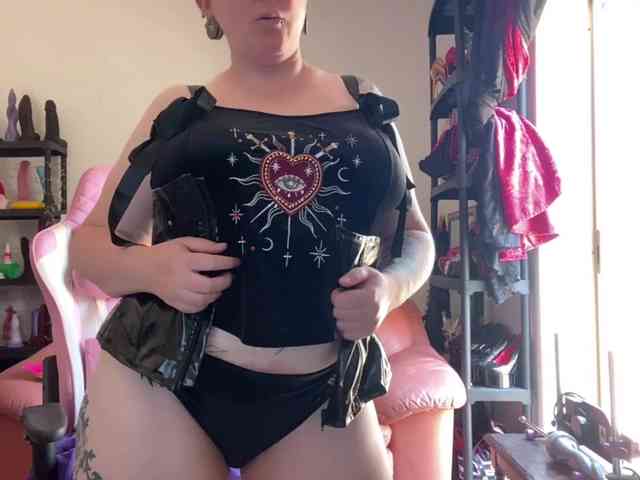 NylonQueen webcam