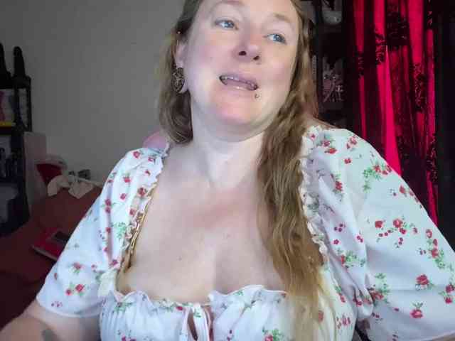 NylonQueen webcam