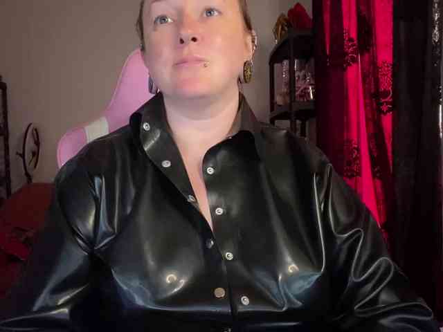 NylonQueen webcam
