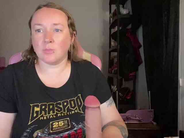 NylonQueen webcam