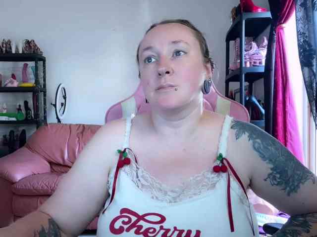 NylonQueen webcam