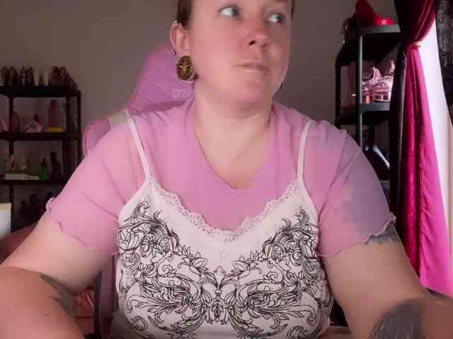 NylonQueen webcam