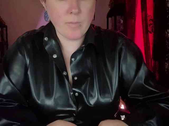 NylonQueen webcam