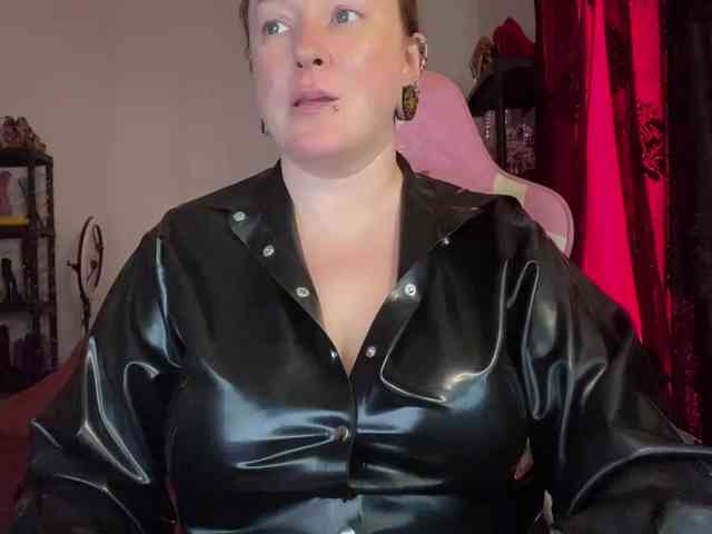 NylonQueen webcam