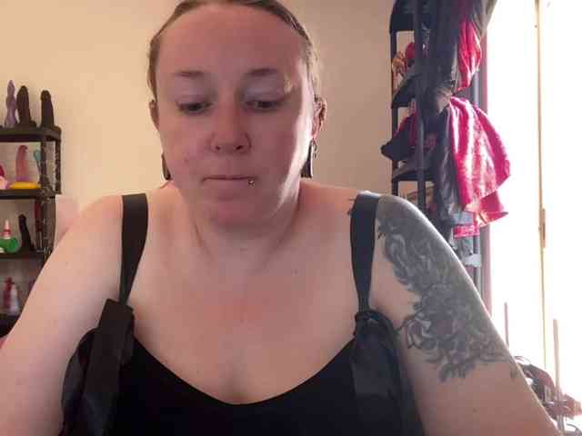 NylonQueen webcam