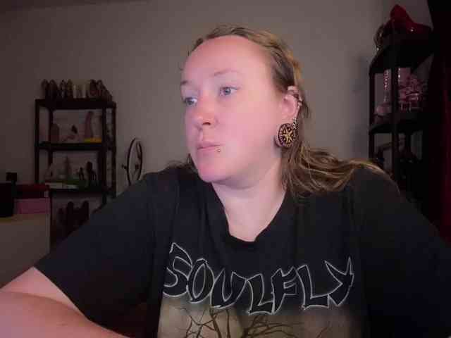 NylonQueen webcam