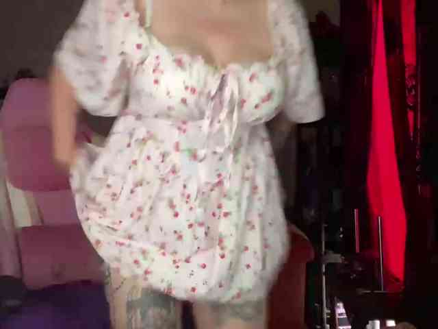 NylonQueen webcam