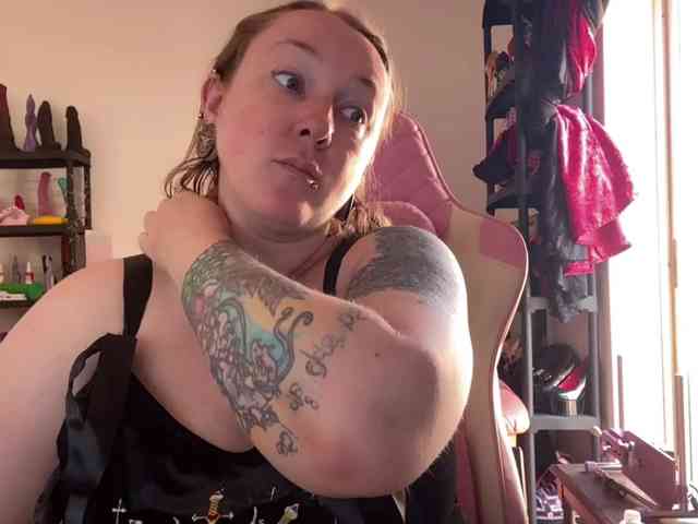 NylonQueen webcam
