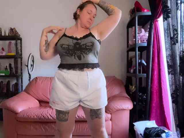 NylonQueen webcam