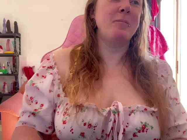NylonQueen webcam